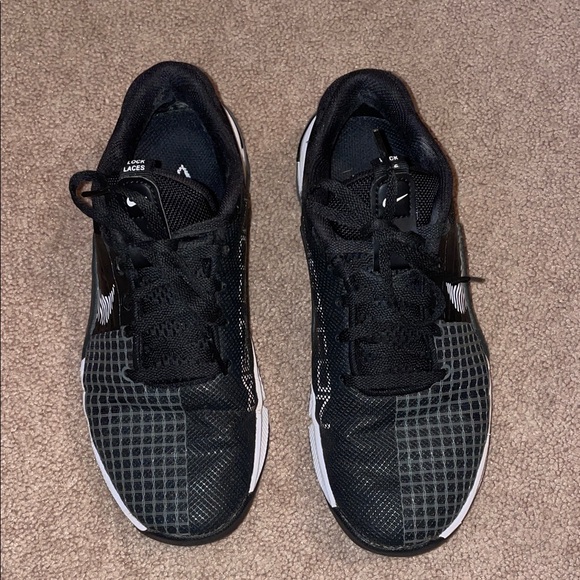 Nike Black and White Training Shoes - Picture 3 of 6